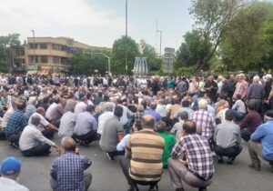 تجمع بازنشستگان تامین اجتماعی در تبریز/گفت و گوی استاندار با معترضان
