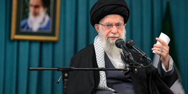 آمریکایی‌ها بدانند ملت ایران تسلیم‌شدنی نیست