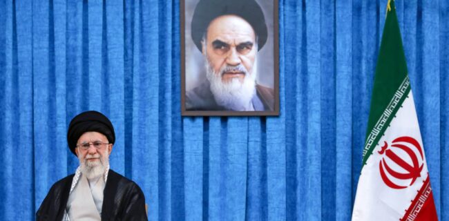 استقلال ملی یعنی کشور منتظر چراغ سبز یا قرمز آمریکا نباشد
