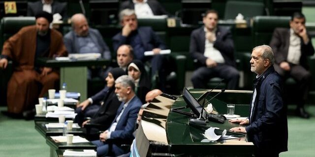 حق نداریم برای مردم قیافه بگیریم، هرکس نمیخواهد خدمت کند از دولت برود حق نداریم برای مردم قیافه بگیریم، هرکس نمیخواهد خدمت کند از دولت برود