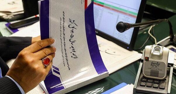 بودجه سنگین برخی نهادها و انتقاد کارشناسان