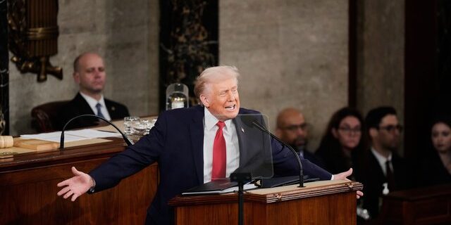 ادعای ترامپ درباره برنامه موشکی ایران با ارزیابی اطلاعاتی آمریکا مغایرت دارد