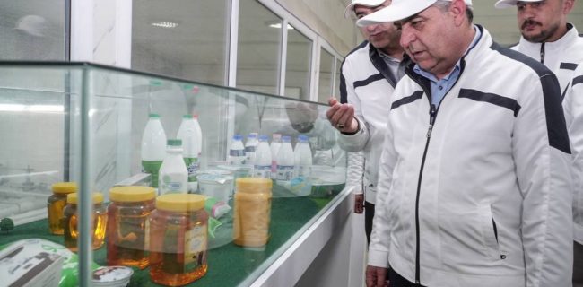 تولیدکنندگان آذربایجان شرقی در هر شرایطی پای کار هستند تولیدکنندگان آذربایجان شرقی در هر شرایطی پای کار هستند