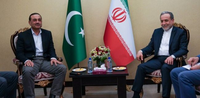 رایزنی چندین ساعته فرمانده ارتش پاکستان با عراقچی رایزنی چندین ساعته فرمانده ارتش پاکستان با عراقچی