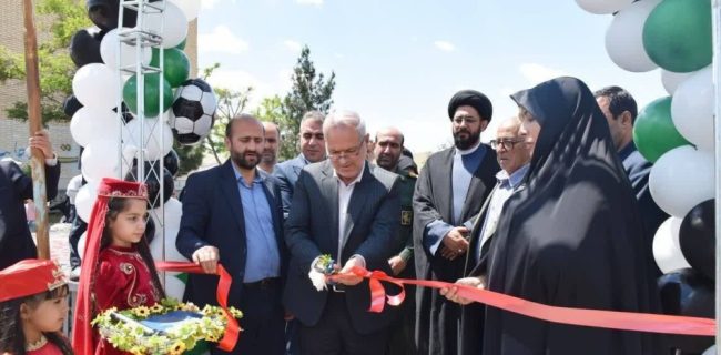 افتتاح زمین چمن مصنوعی شهدای جنگ رمضان در دبیرستان مقداد لاهیجان افتتاح زمین چمن مصنوعی شهدای جنگ رمضان در دبیرستان مقداد لاهیجان