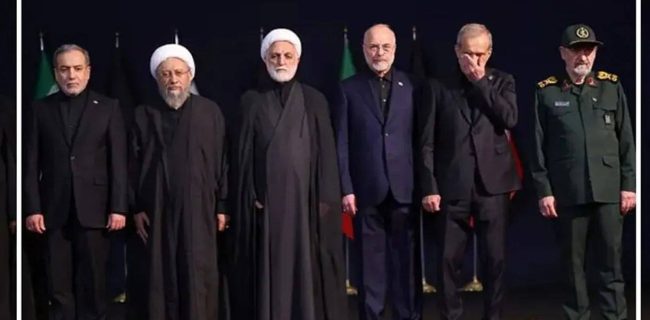 این عکس از مراسم وداع، یک سند تاریخی است