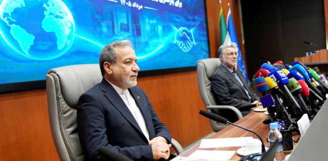 وزارت بهداشت عملکرد درخشانی داشت/نیروهای مسلح ما بزرگترین ارتش دنیا را شکست دادند وزارت بهداشت عملکرد درخشانی داشت/نیروهای مسلح ما بزرگترین ارتش دنیا را شکست دادند
