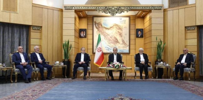 پزشکیان در فرودگاه: ما دنبال جنگ نیستیم اما پاسخ قاطعی به متجاوزان خواهیم داد