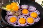 با تخم‌مرغ، گوجه و پنیر یک صبحانه متفاوت درست کنید؛ آماده در چند دقیقه!