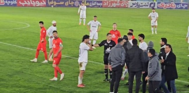 دیدار ملوان و تراکتور لغو شد/ شاگردان نکونام استادیوم را ترک کردند
